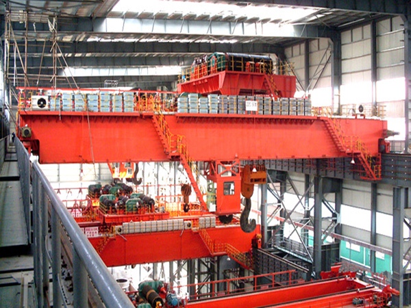 冶金双梁行吊如何承受1600℃钢水吊运高温